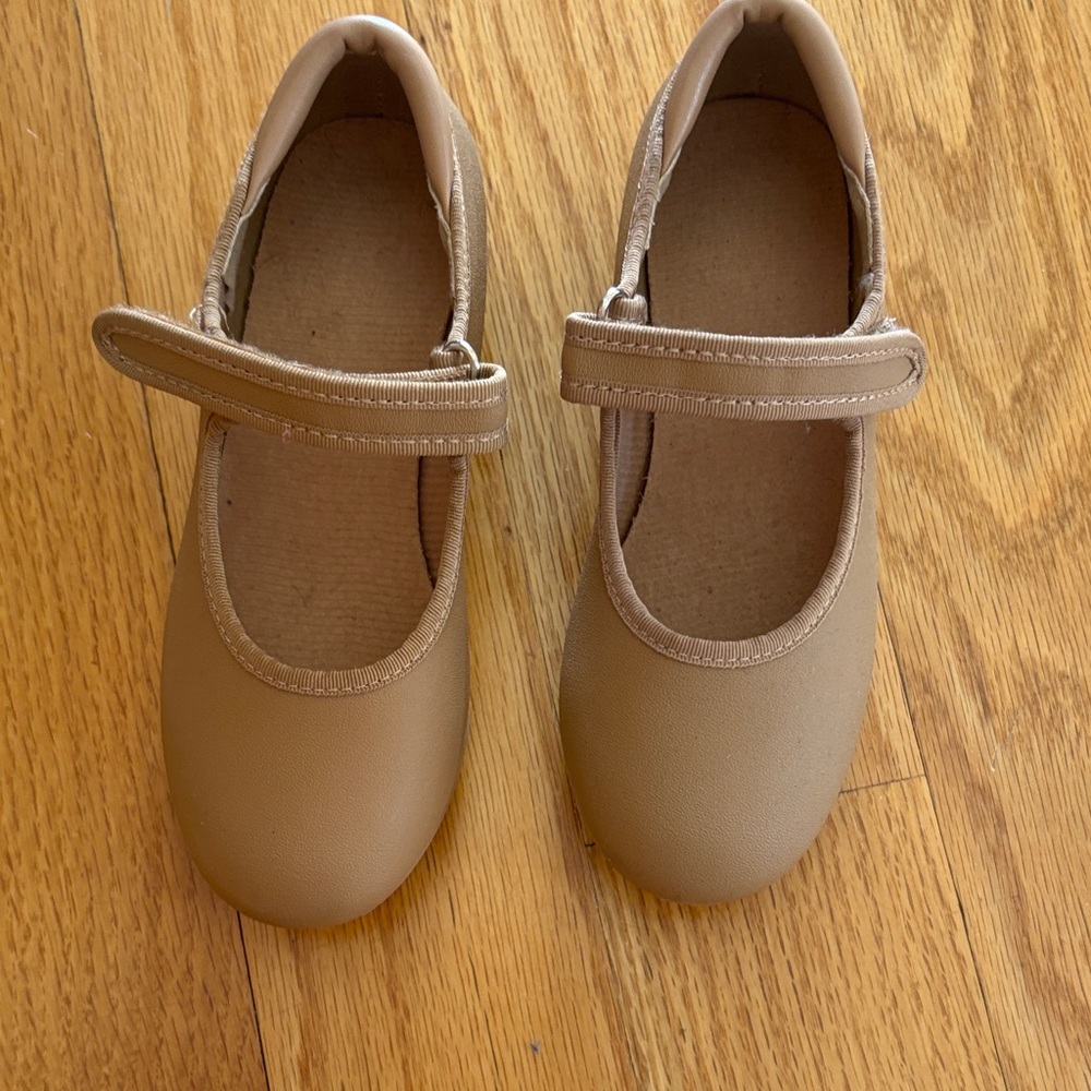 Girls Tan Dancer Tap Shoes. Sz 12.5